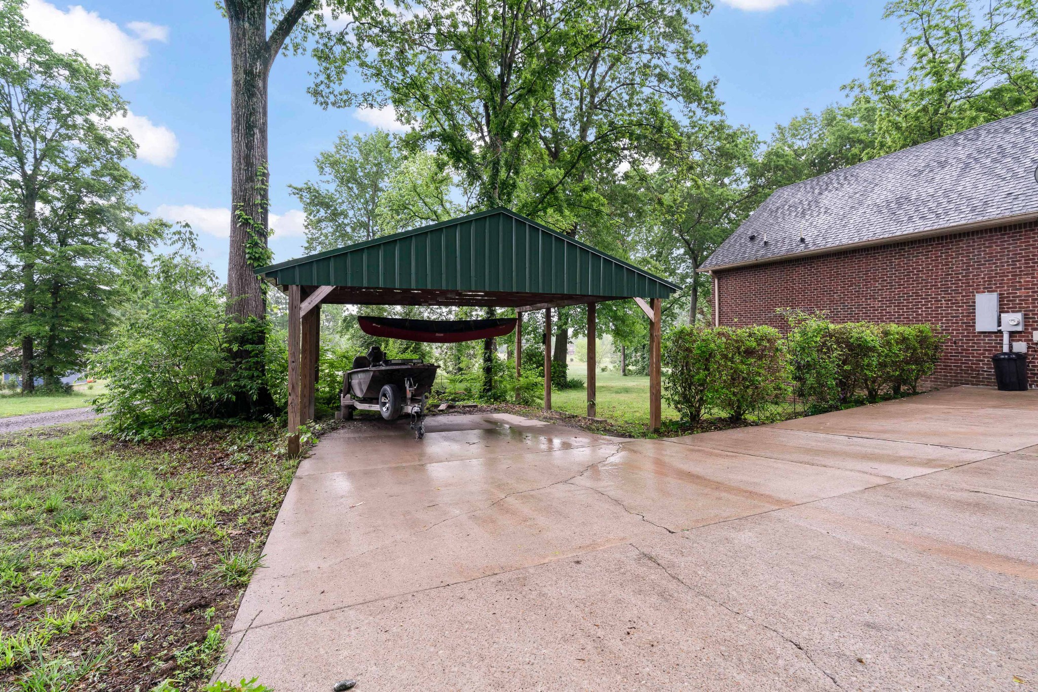 1976 Cooks Road Mount Juliet, TN 37122 - Photo 64 of 70 a view of backyard with a patio and plants