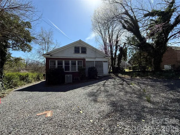 $140,000 | 1011 East Main Street, Albemarle, NC 28001