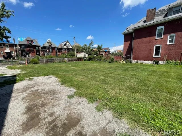 $10,000 | 5089 Raymond Avenue, St. Louis, MO 63113