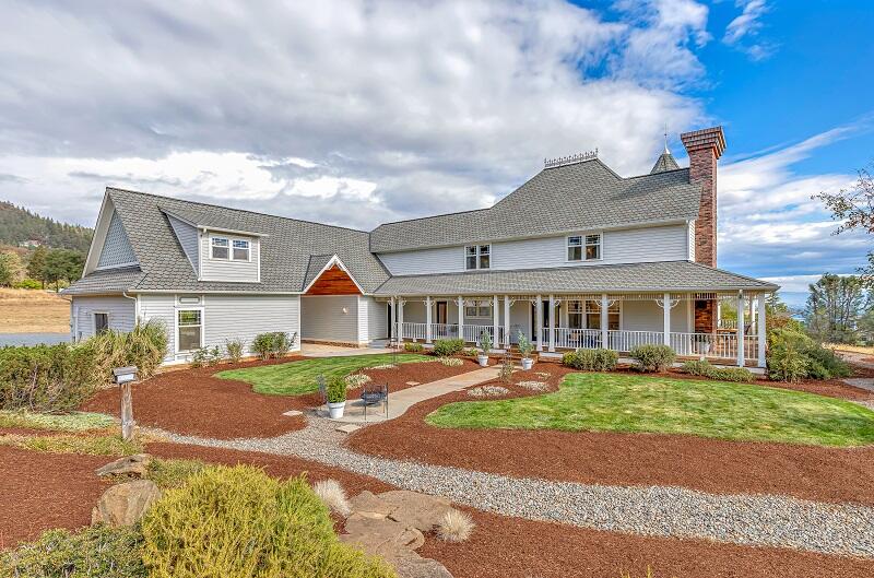3843 Walker Creek Road Central Point, OR 97502 - Photo 59 of 75 9R9A3338