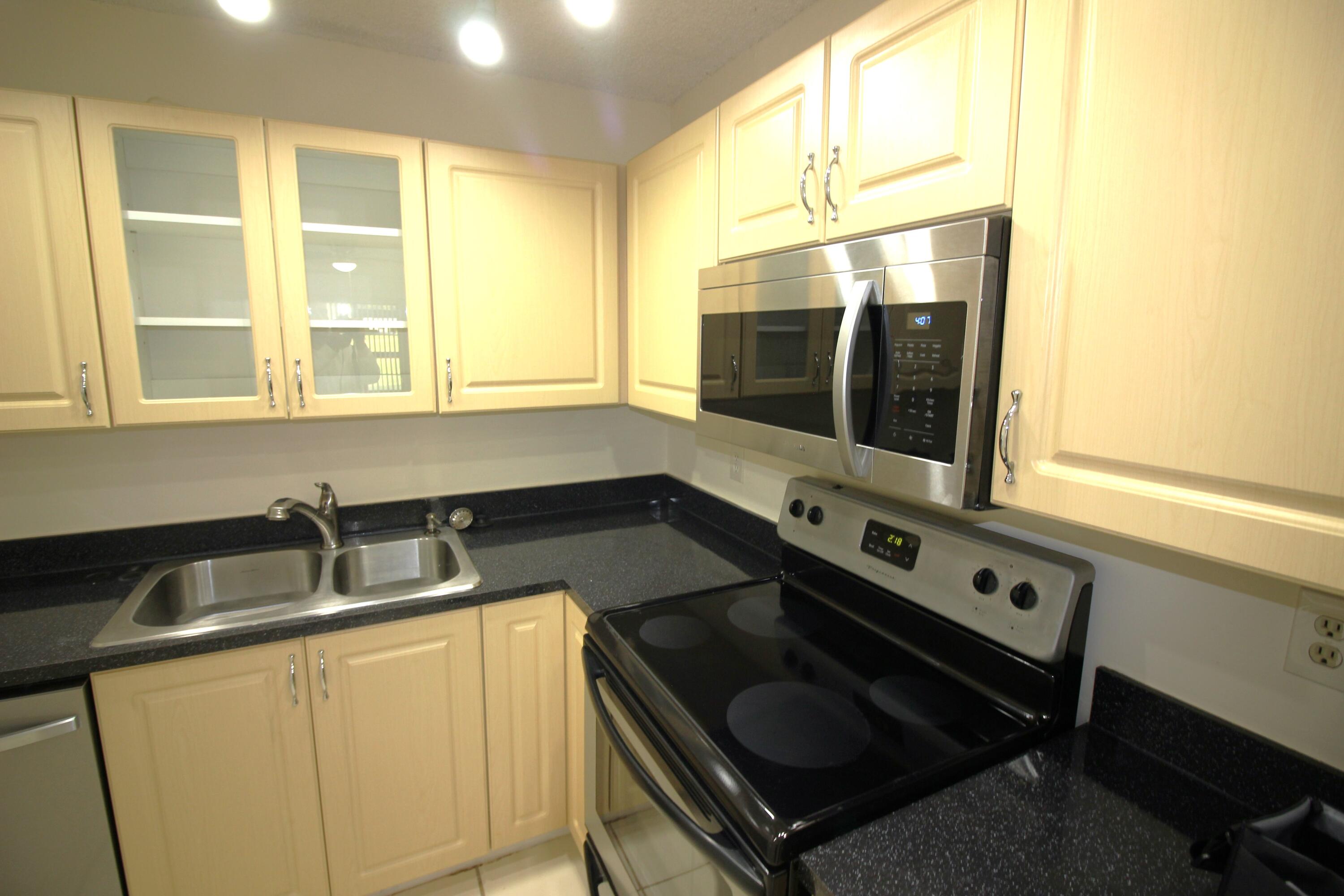 320 Olivewood Place, Unit O115 Boca Raton, FL 33431 - Photo 12 of 56 IMG_7418