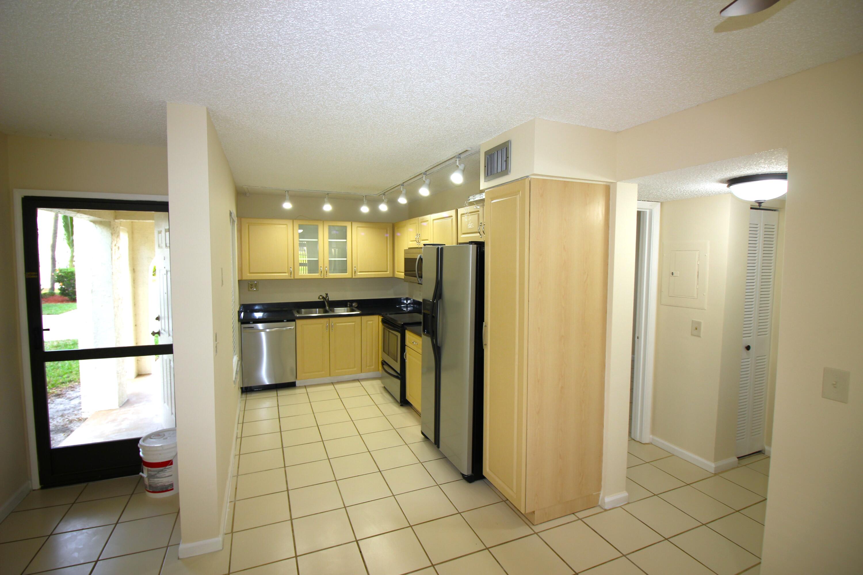 320 Olivewood Place, Unit O115 Boca Raton, FL 33431 - Photo 6 of 56 IMG_7412