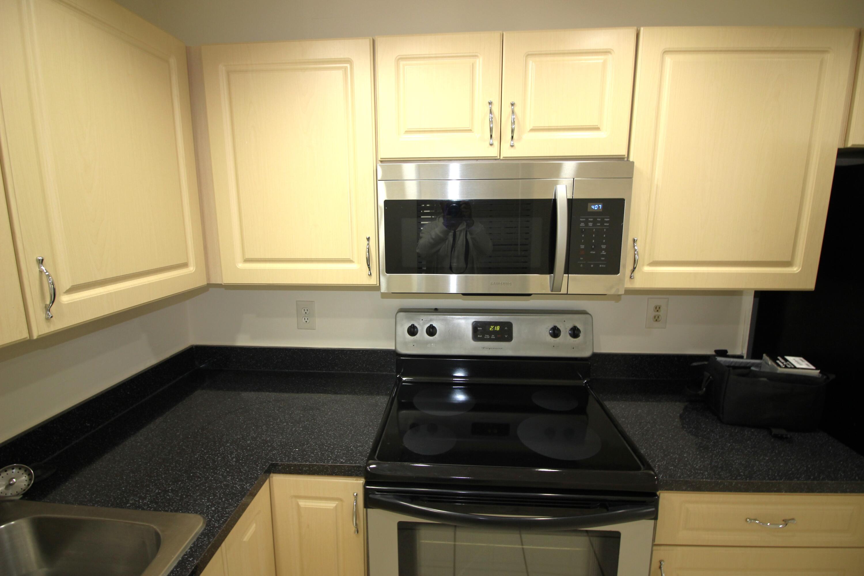 320 Olivewood Place, Unit O115 Boca Raton, FL 33431 - Photo 10 of 56 IMG_7416