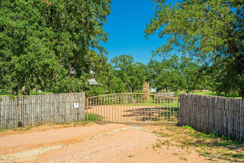 307 Klaerner Road Fredericksburg, TX 78624 - Photo 30 of 32 Gallery Image 30