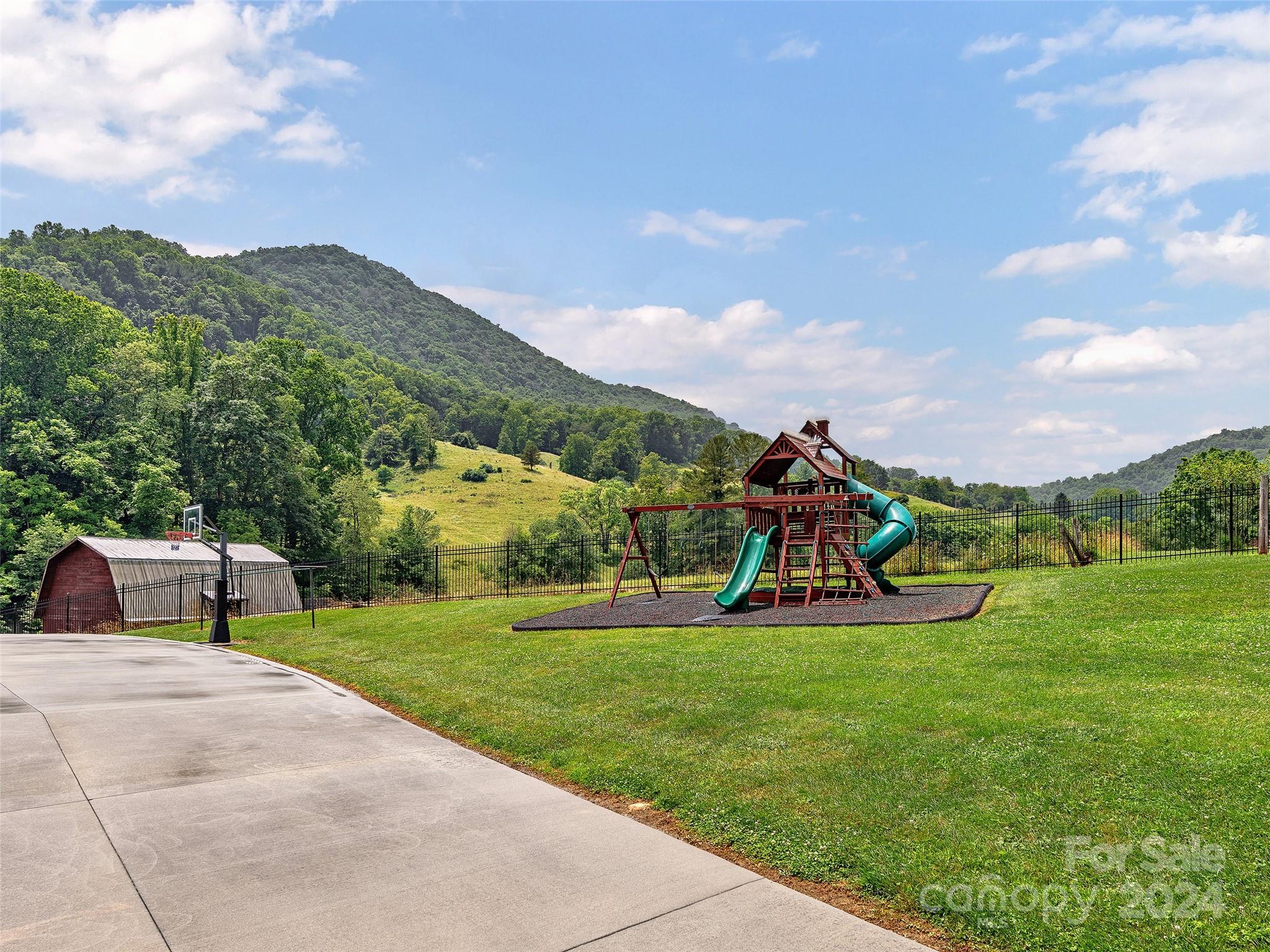 4198 Pigeon Road Waynesville, NC 28786 - Photo 31 of 39 Gallery Image 31