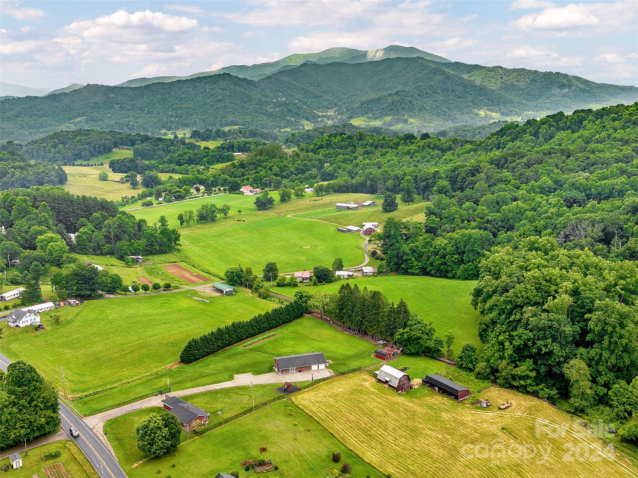 4198 Pigeon Road Waynesville, NC 28786 - Photo 37 of 39 Gallery Image 37