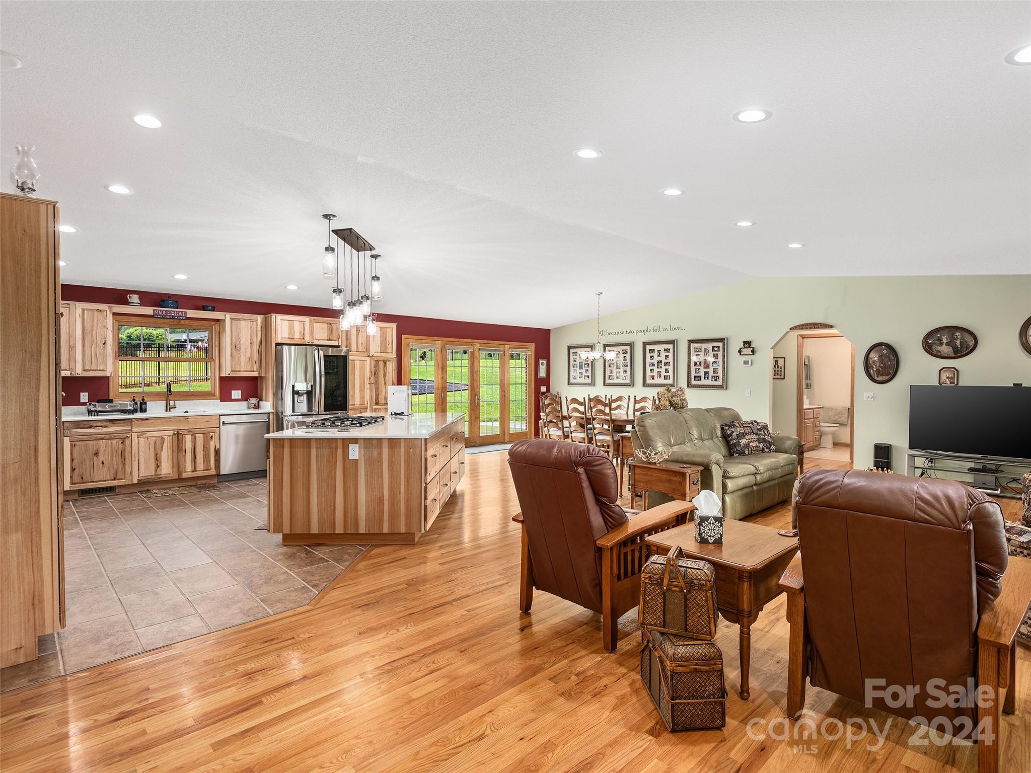 4198 Pigeon Road Waynesville, NC 28786 - Photo 10 of 39 Gallery Image 10