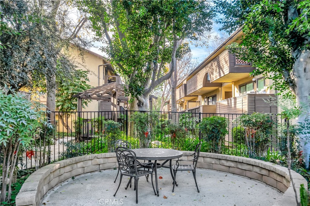 7308 Corbin Avenue, Unit G Reseda, CA 91335 - Photo 19 of 24
