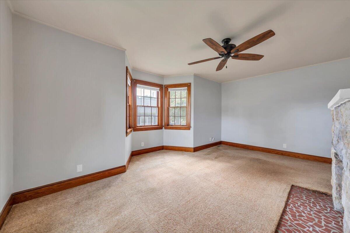 408 Liberty Road Northeast Roanoke, VA 24012 - Photo 3 of 37 03-MIB04164