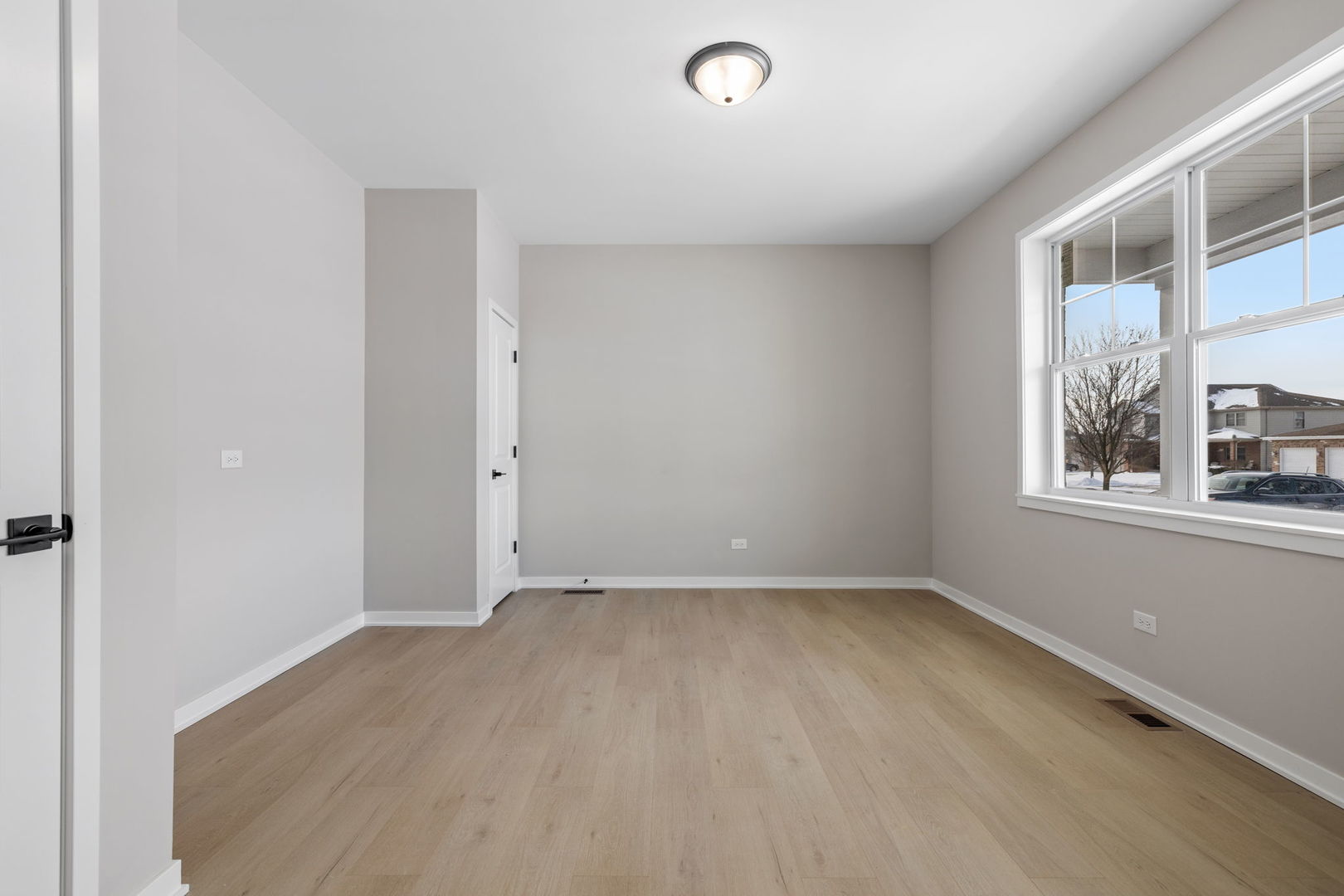 203 Hickory Street Peotone, IL 60468 - Photo 9 of 20 an empty room with a window