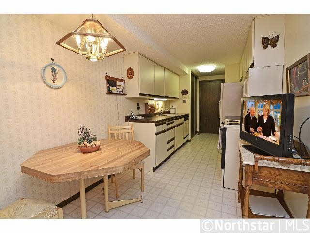 2224 Kings Valley Road Golden Valley, MN 55427 - Photo 8 of 17 Gallery Image 8