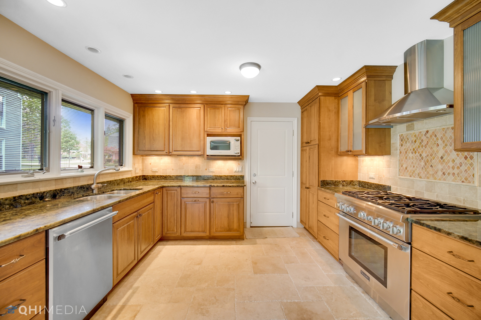 6 Fieldstone Road Rolling Meadows, IL 60008 - Photo 4 of 28