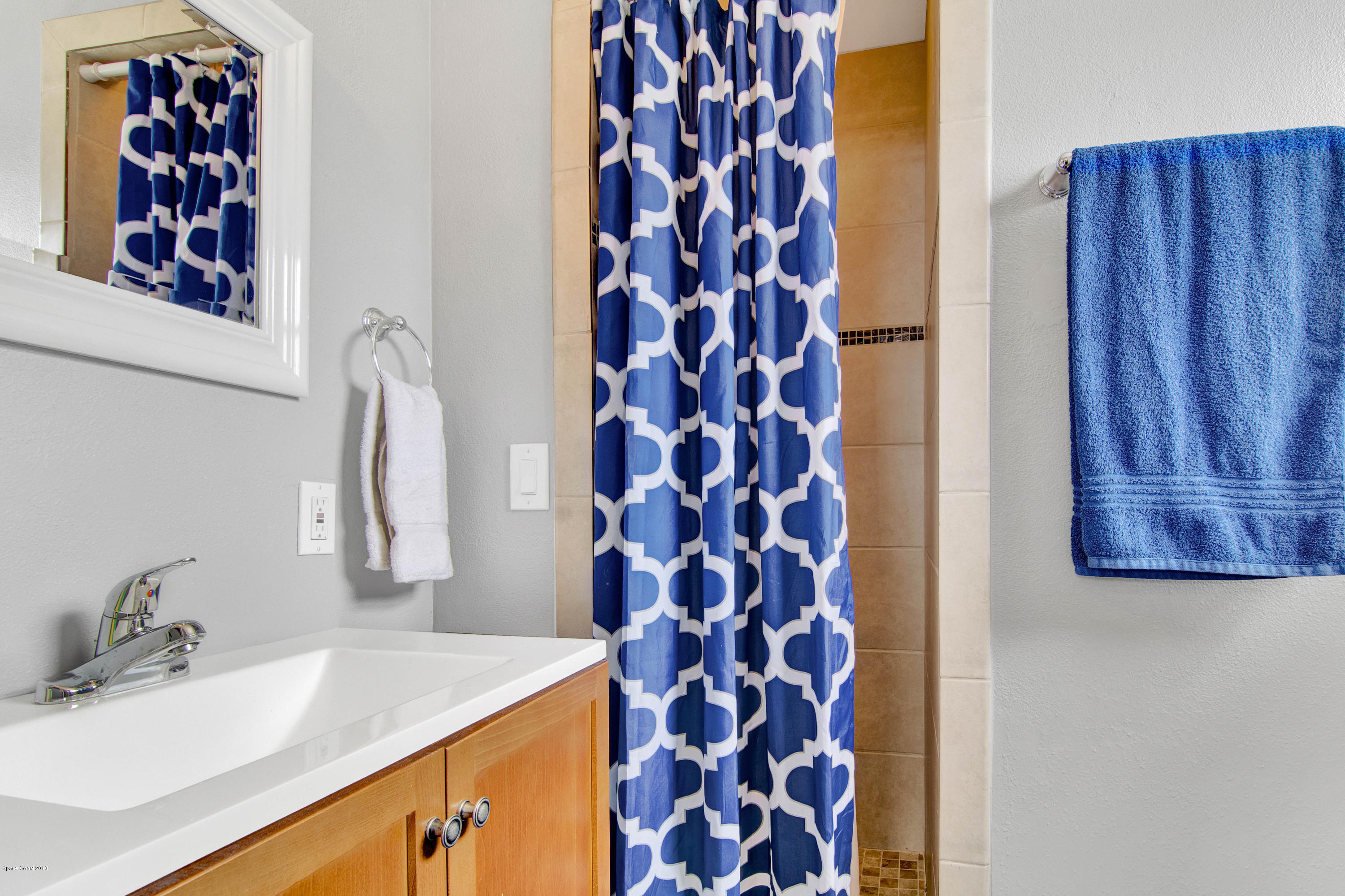 2512 Post Road Melbourne, FL 32935 - Photo 9 of 25 a bathroom with a sink and a mirror