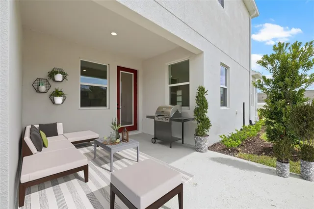 $499,900 | 2013 Wild Heron Court, Valrico, FL 33596