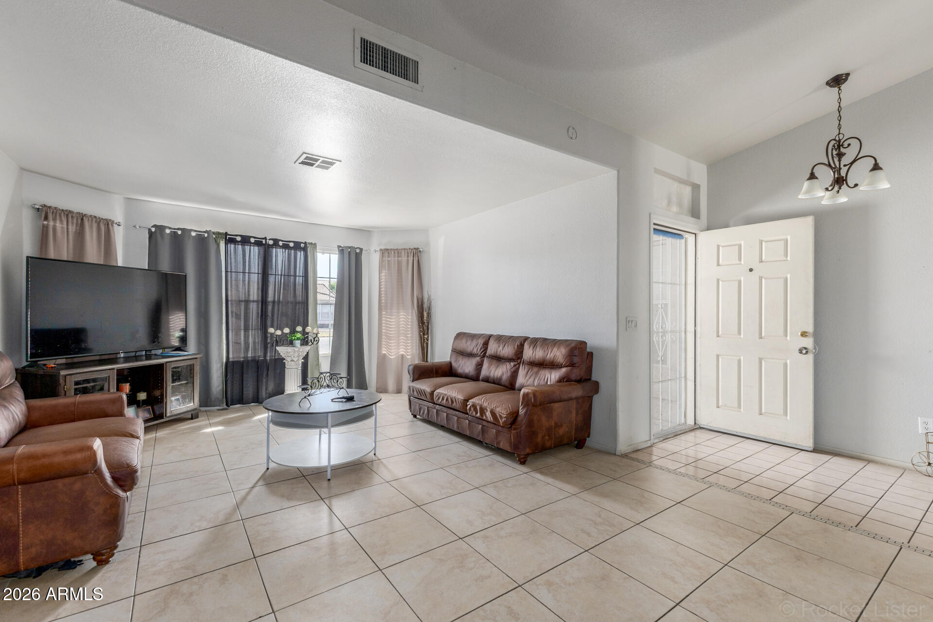 8922 West Monte Vista Road Phoenix, AZ 85037 - Photo 6 of 28 6 Monte Vista