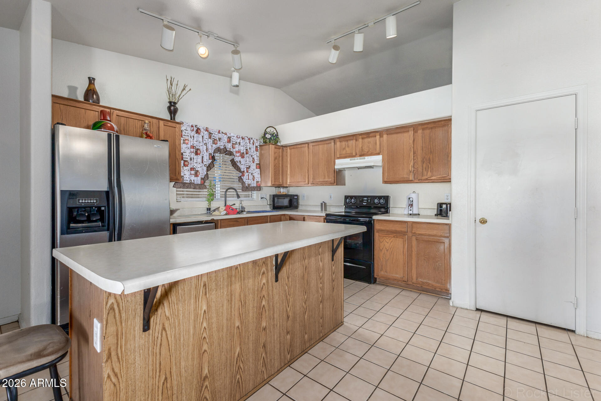 8922 West Monte Vista Road Phoenix, AZ 85037 - Photo 10 of 28 10 Monte Vista