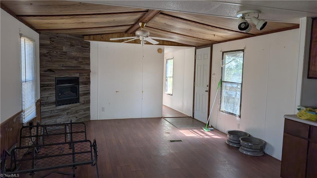 441 Reddie Road Stoneville, NC 27048 - Photo 5 of 18 Living room