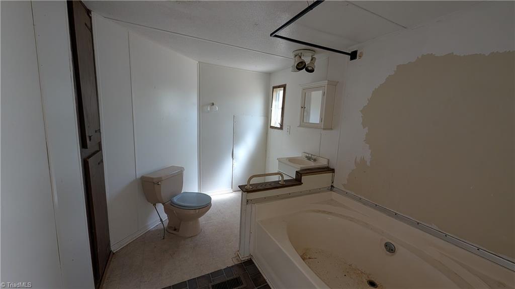 441 Reddie Road Stoneville, NC 27048 - Photo 9 of 18 Primary bathroom