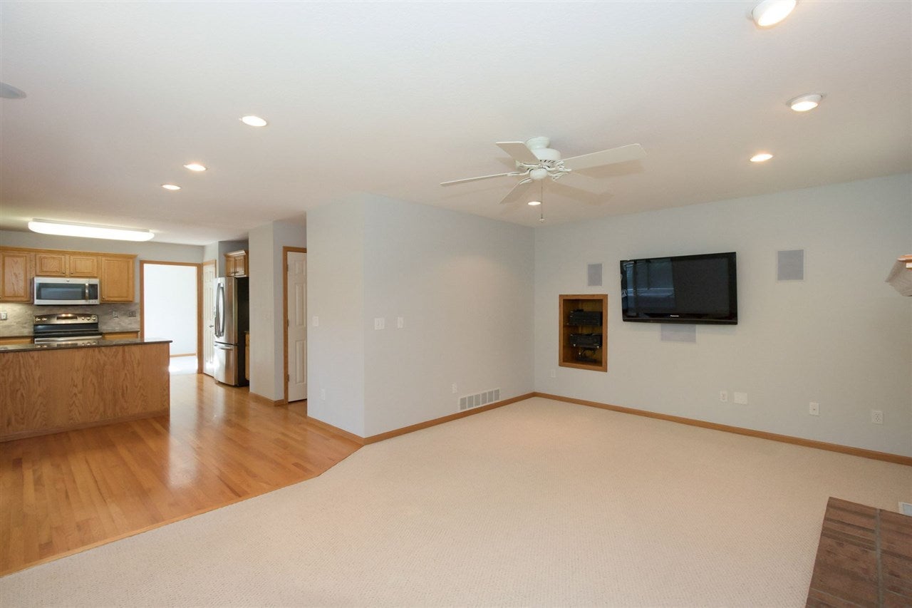 3043 Sandy Beach Road Northeast Swisher, IA 52338 - Photo 4 of 9 Gallery Image 4