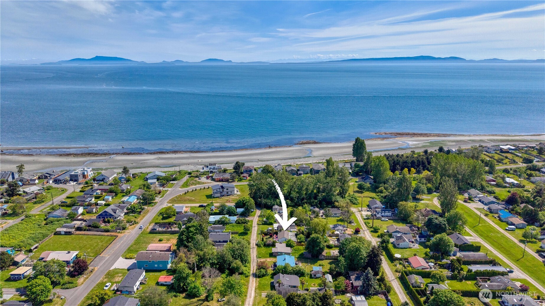 689 Deer Lane Point Roberts, WA 98281 - Photo 4 of 37