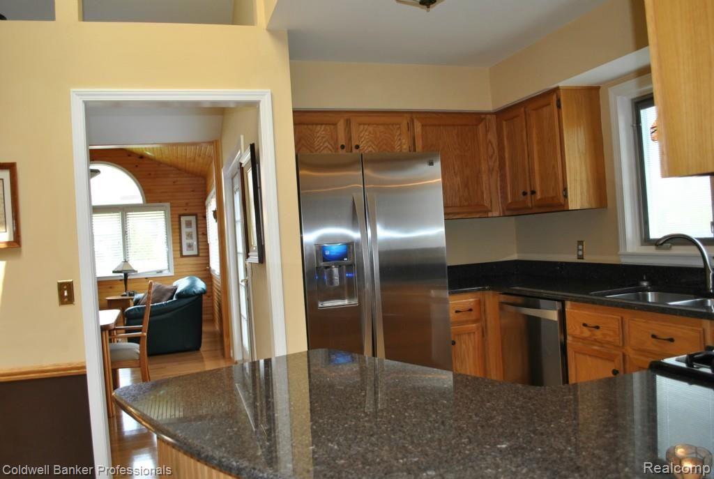 46400 Hanford Road Canton, MI 48187 - Photo 7 of 27 KITCHEN VIEW 3.jpg