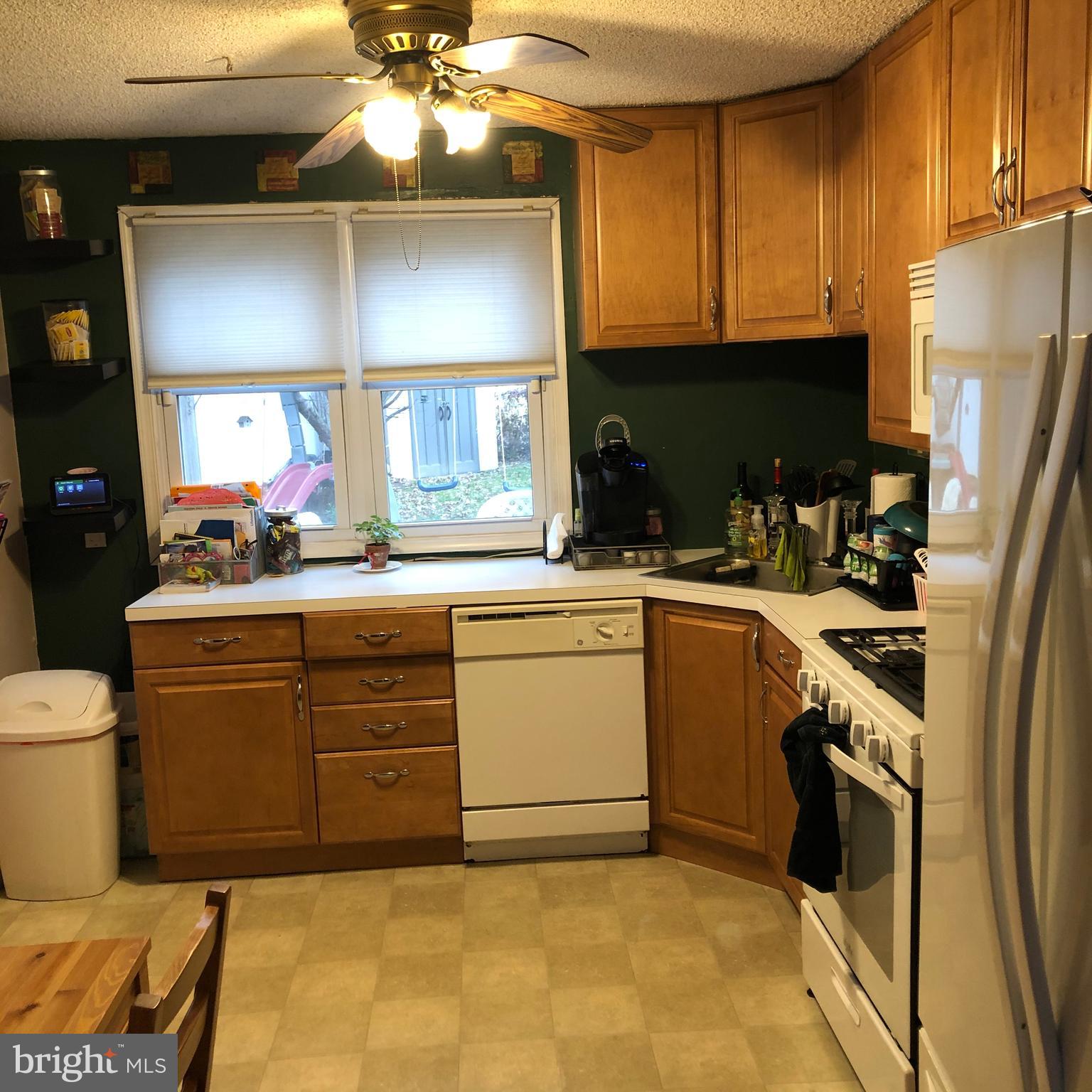3203 Fairdale Road Philadelphia, PA 19154 - Photo 8 of 27 Eat in Kitchen