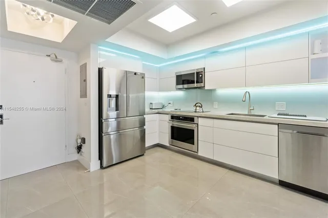 $4,500 | 100 Lincoln Road, Unit 1602, Miami Beach, FL 33139