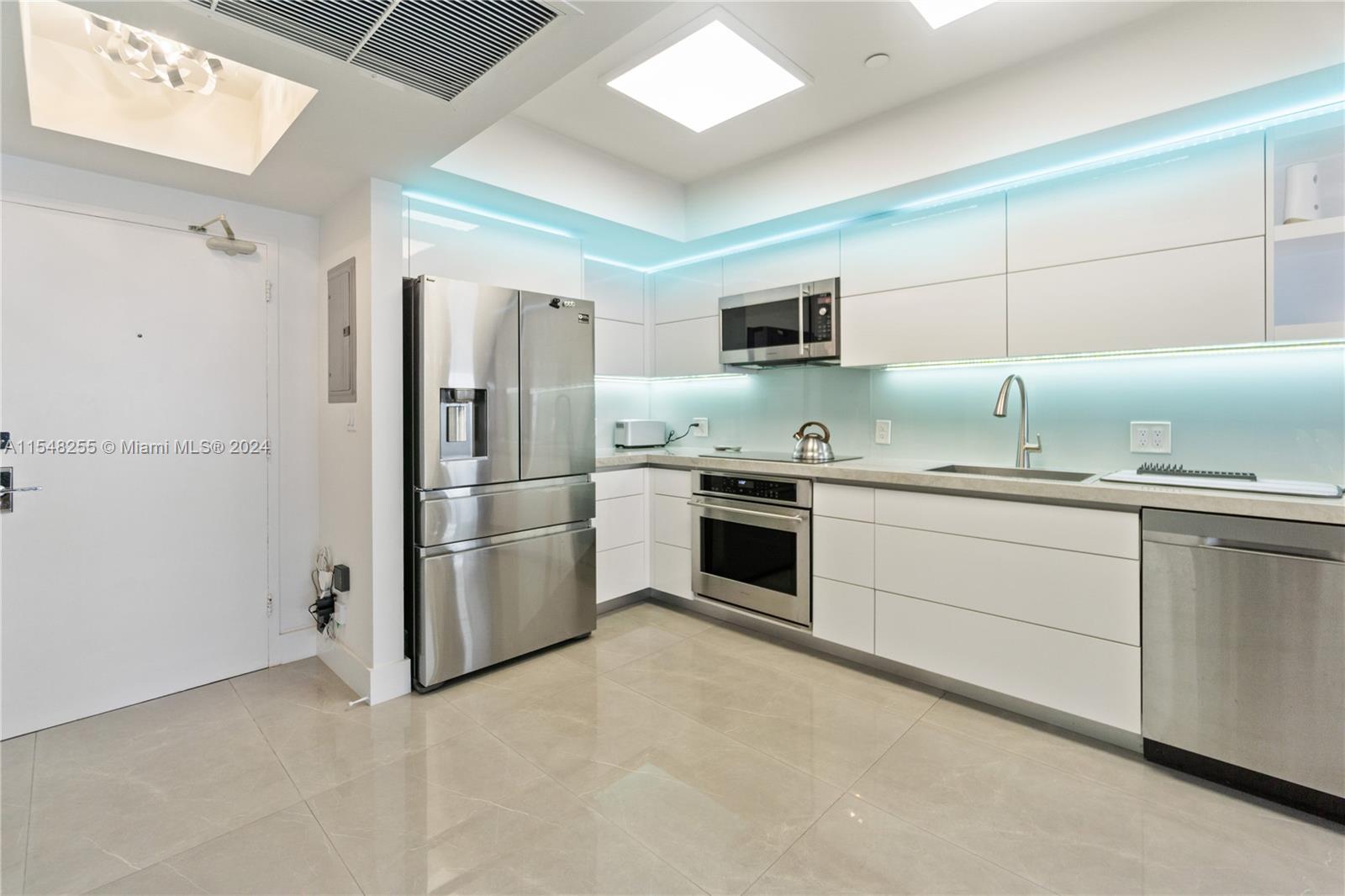 100 Lincoln Road, Unit 1602 Miami Beach, FL 33139 - Photo 11 of 31