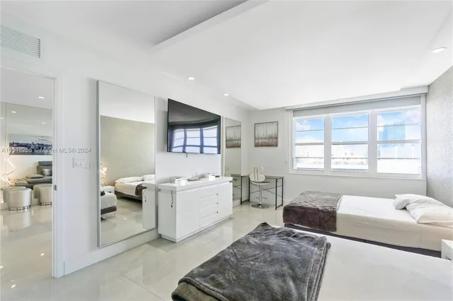 $4,500 | 100 Lincoln Road, Unit 1602, Miami Beach, FL 33139