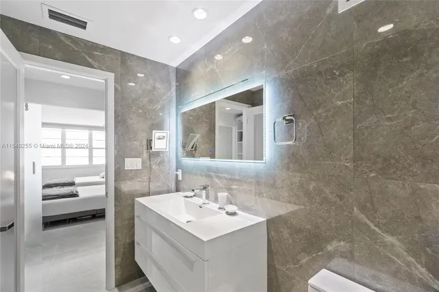 $4,500 | 100 Lincoln Road, Unit 1602, Miami Beach, FL 33139