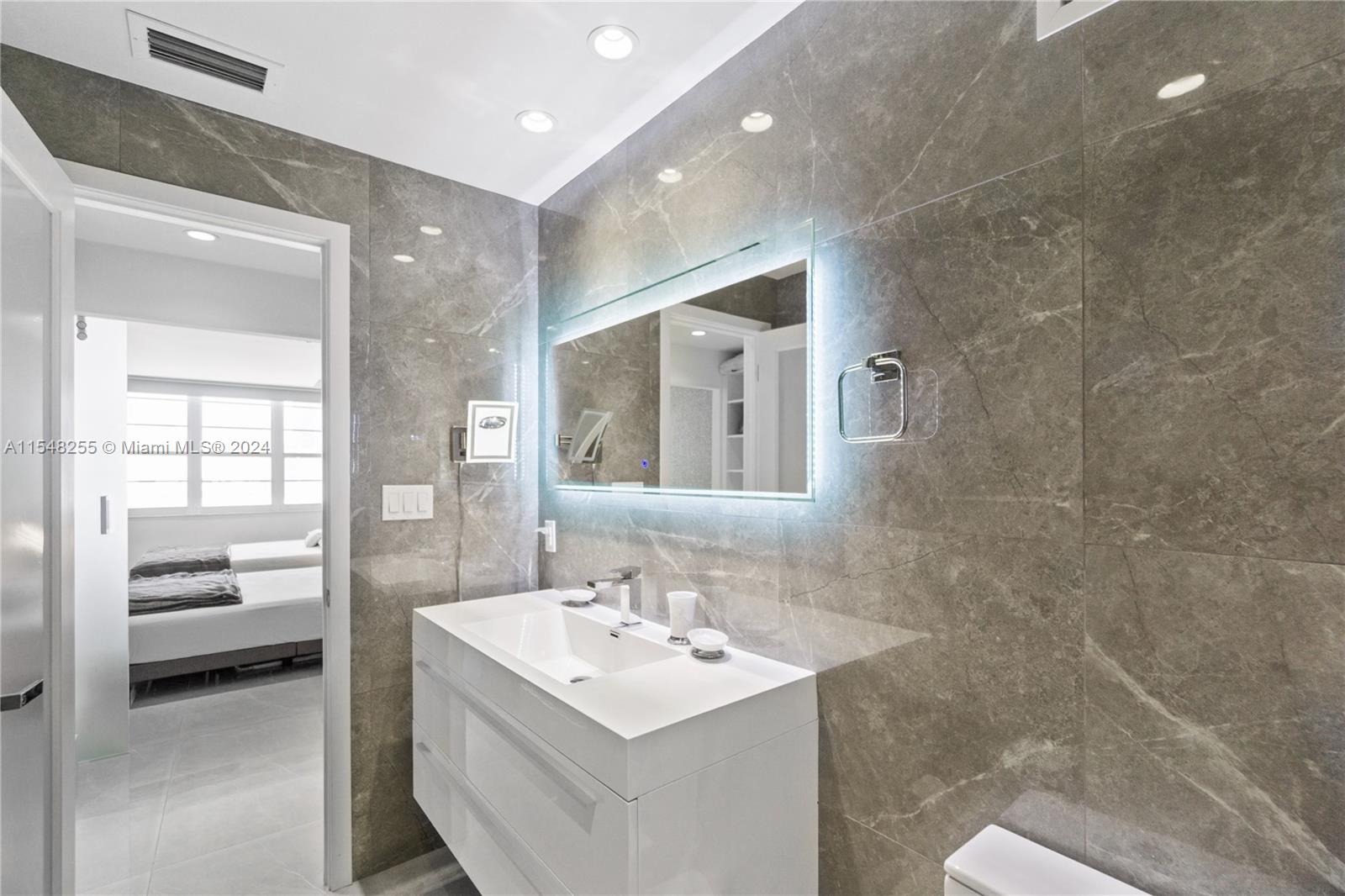 100 Lincoln Road, Unit 1602 Miami Beach, FL 33139 - Photo 19 of 31