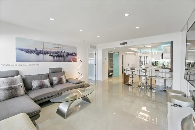 $4,500 | 100 Lincoln Road, Unit 1602, Miami Beach, FL 33139