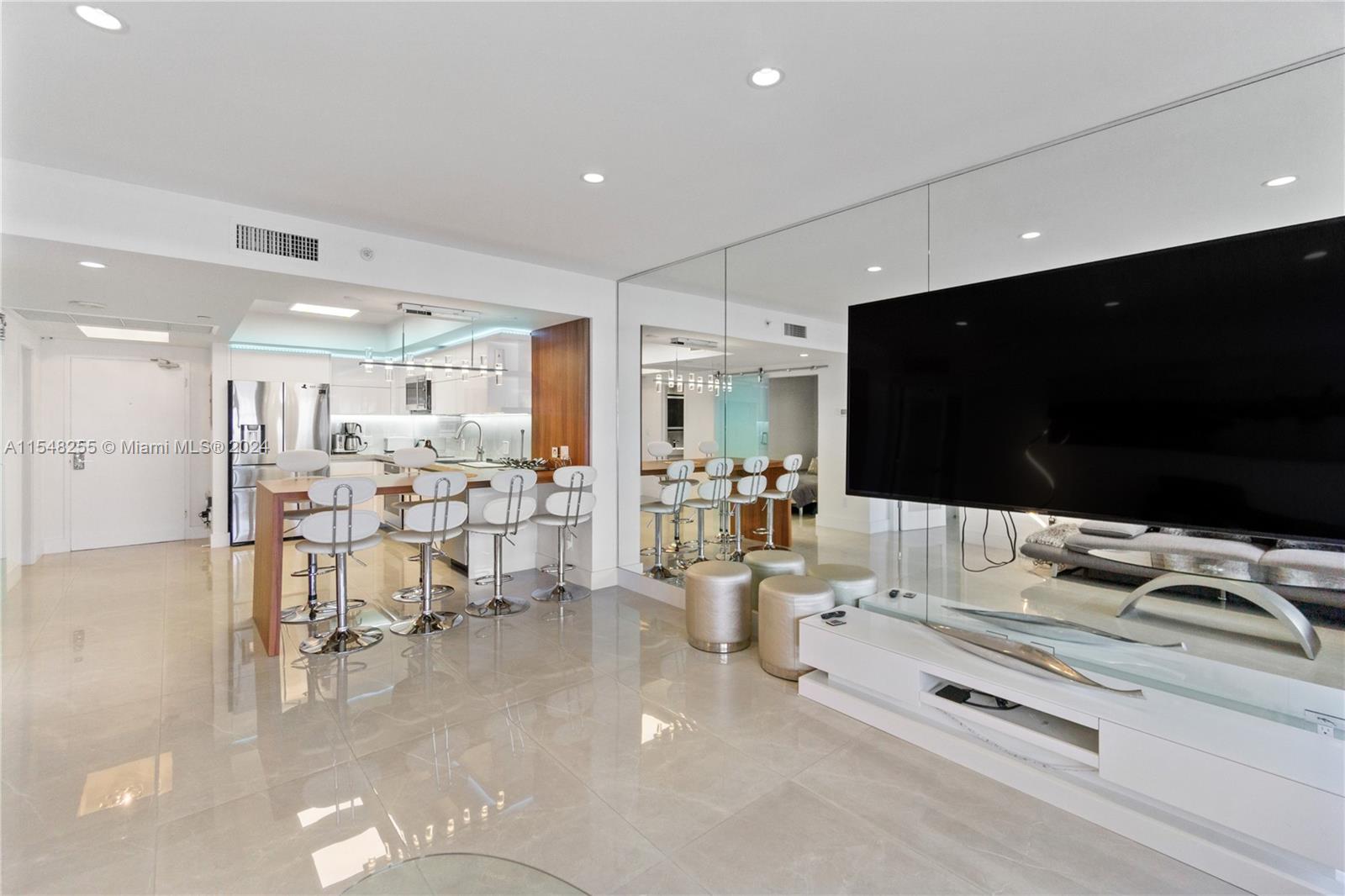 100 Lincoln Road, Unit 1602 Miami Beach, FL 33139 - Photo 4 of 31