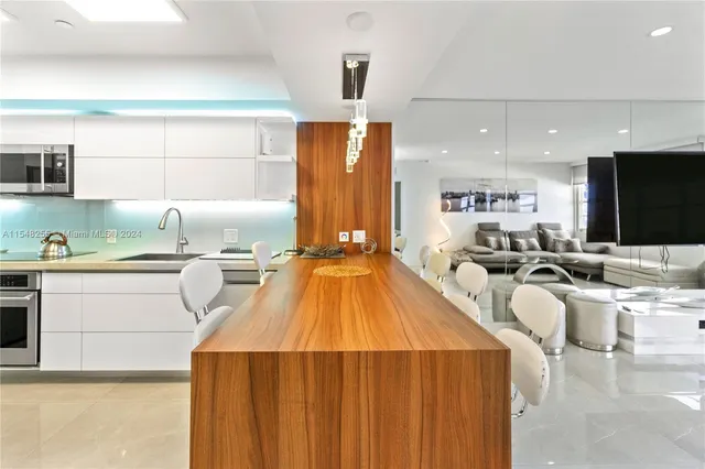 $4,500 | 100 Lincoln Road, Unit 1602, Miami Beach, FL 33139