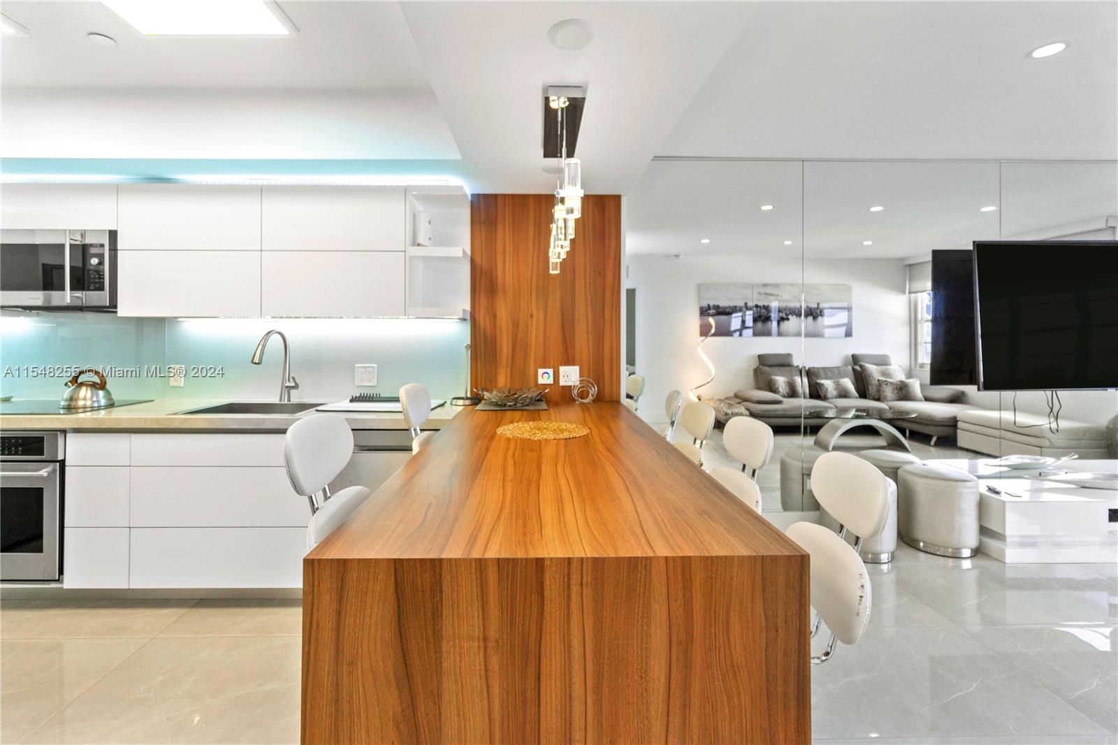 100 Lincoln Road, Unit 1602 Miami Beach, FL 33139 - Photo 6 of 31