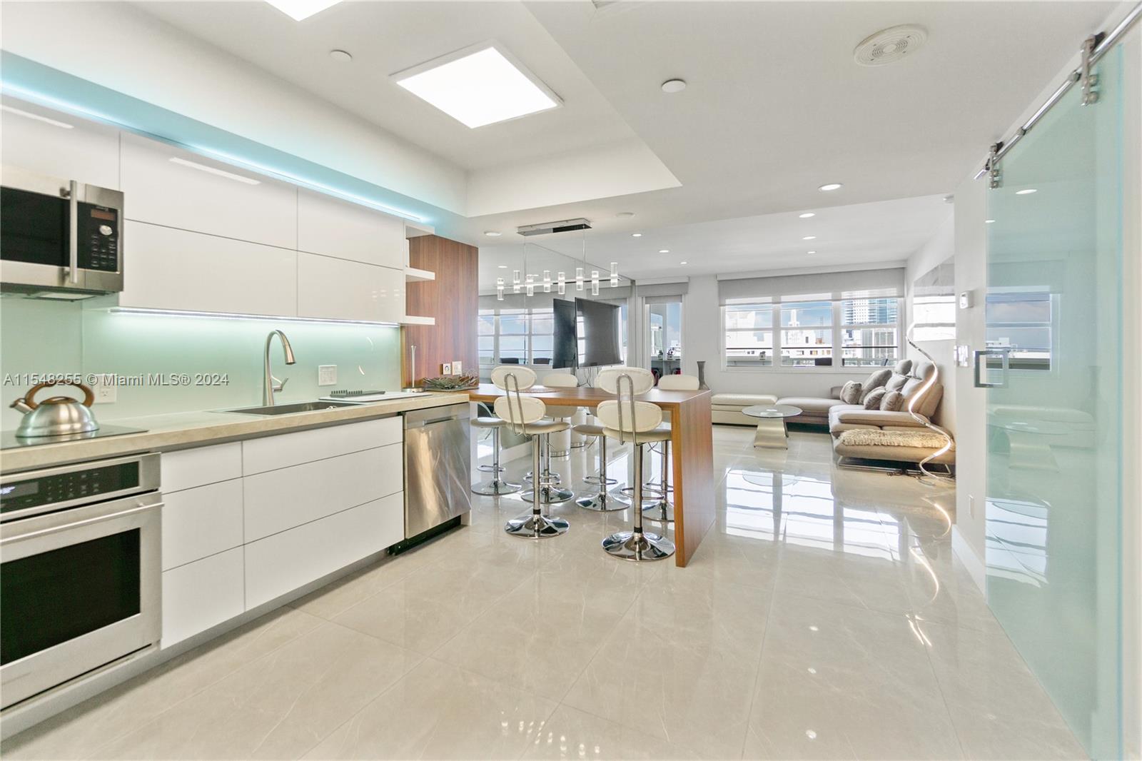 100 Lincoln Road, Unit 1602 Miami Beach, FL 33139 - Photo 8 of 31