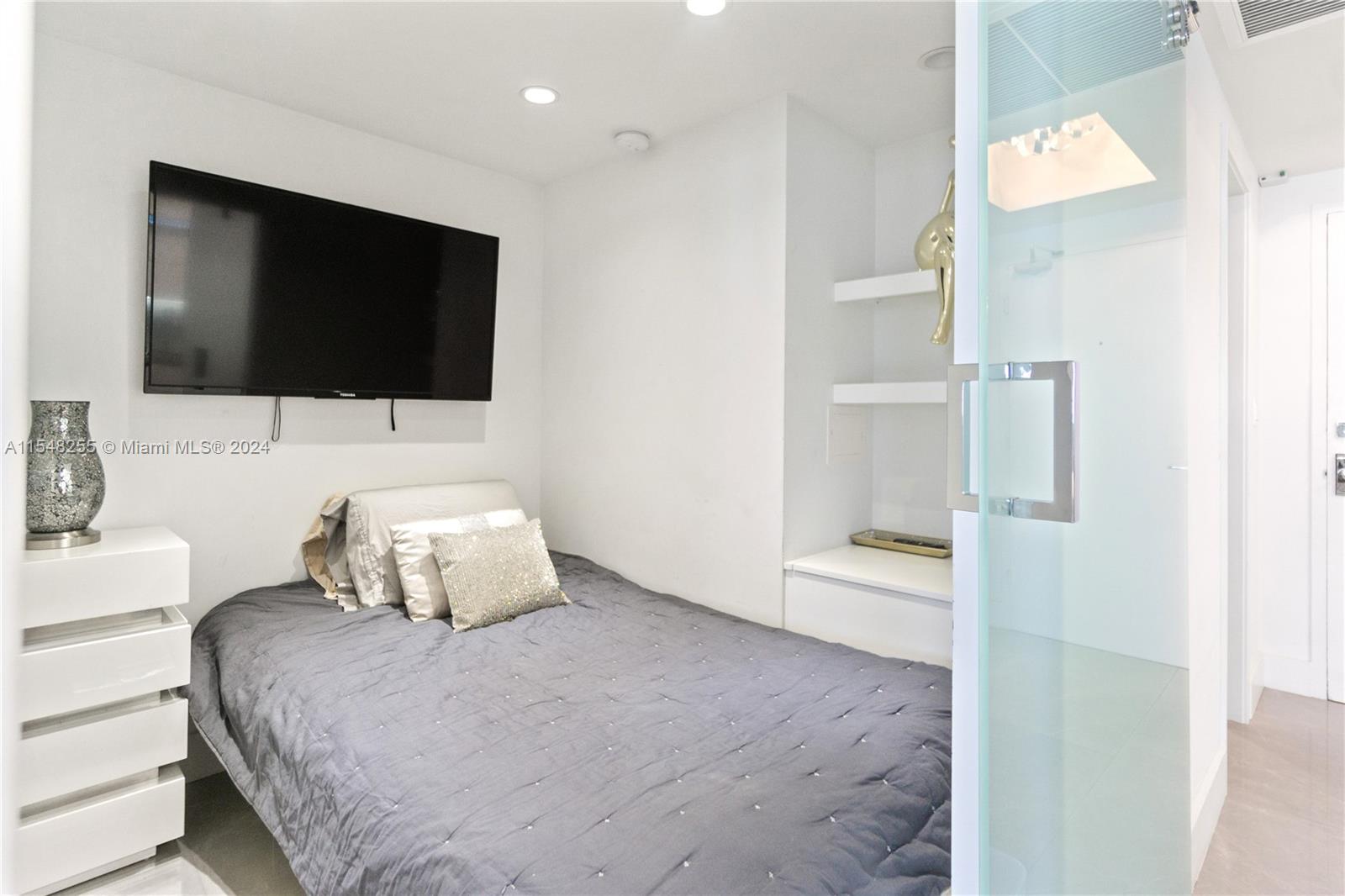 100 Lincoln Road, Unit 1602 Miami Beach, FL 33139 - Photo 9 of 31