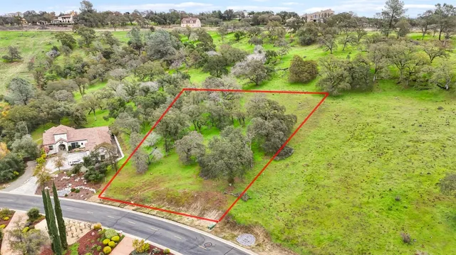 a view of a yard from a balcony