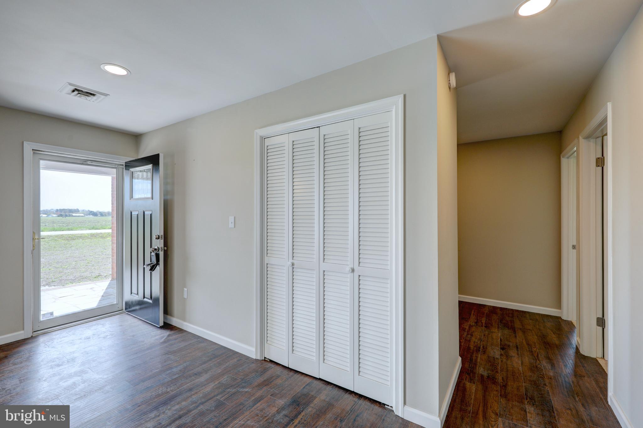 36352 Old Stage Road Delmar, DE 19940 - Photo 4 of 36 Foyer