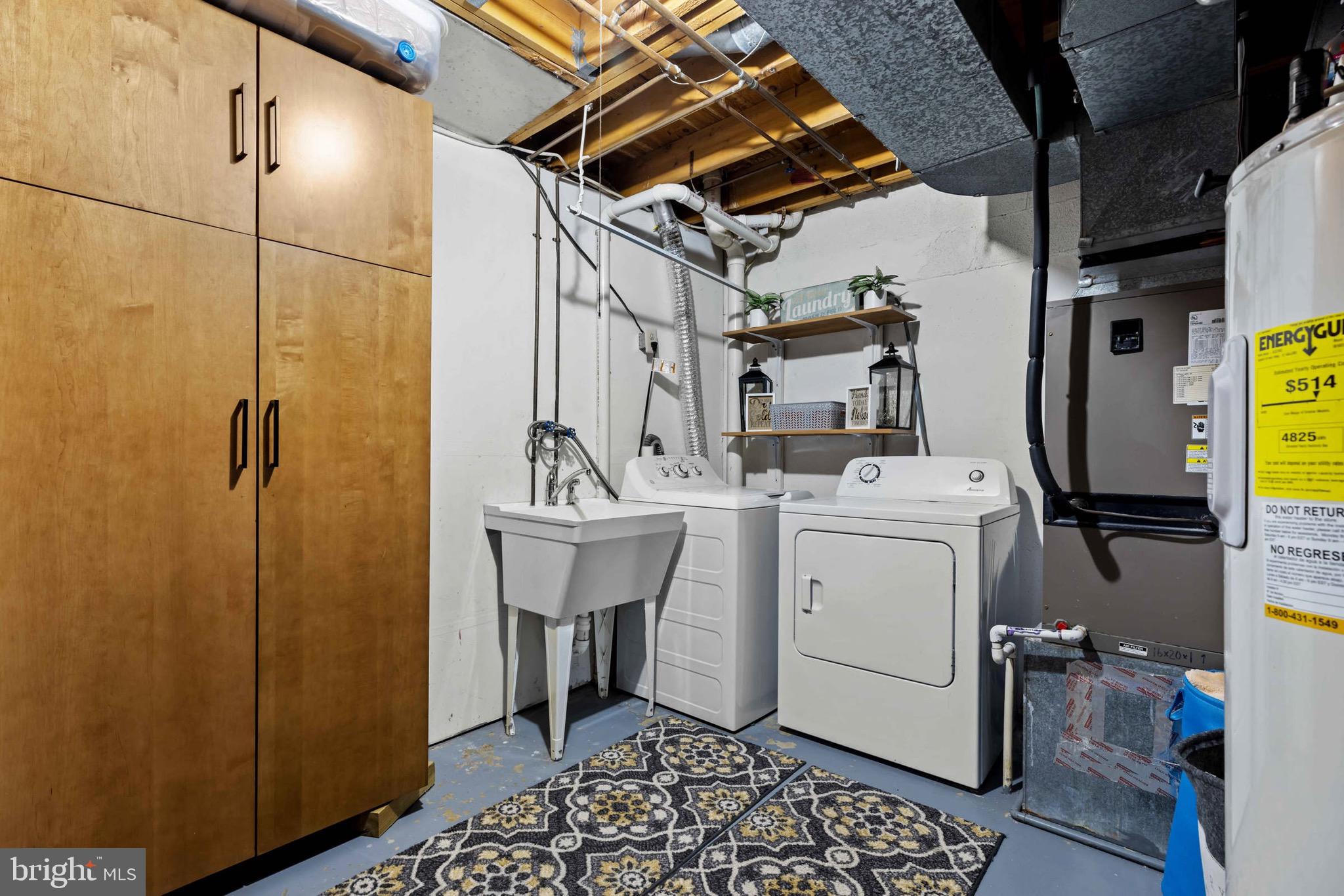 8610 Kelso Terrace Gaithersburg, MD 20877 - Photo 15 of 33 a utility room with dryer and washer