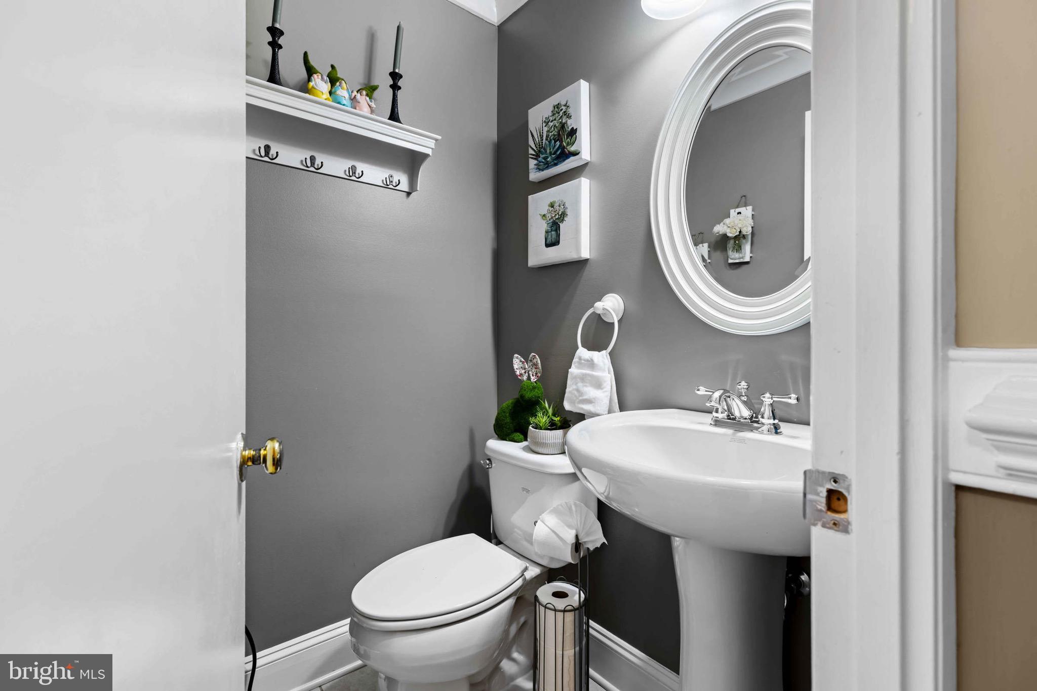 8610 Kelso Terrace Gaithersburg, MD 20877 - Photo 3 of 33 a bathroom with a toilet sink and mirror