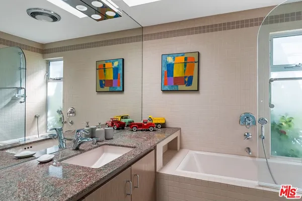 $10,000 | 4965 Calvin Avenue, Tarzana, CA 91356