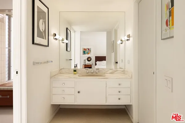 $10,000 | 4965 Calvin Avenue, Tarzana, CA 91356