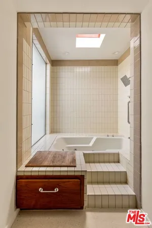 $10,000 | 4965 Calvin Avenue, Tarzana, CA 91356