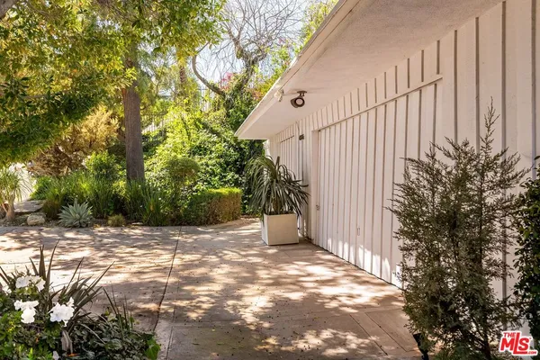 $10,000 | 4965 Calvin Avenue, Tarzana, CA 91356