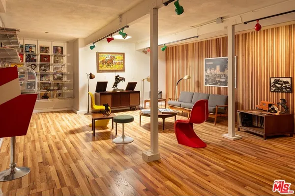 $10,000 | 4965 Calvin Avenue, Tarzana, CA 91356