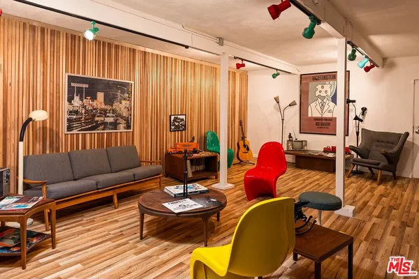 $10,000 | 4965 Calvin Avenue, Tarzana, CA 91356