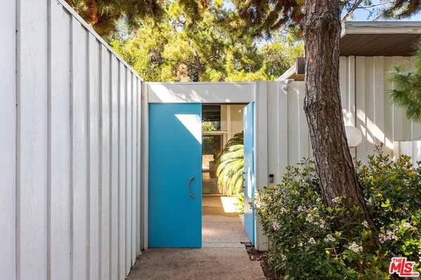 $10,000 | 4965 Calvin Avenue, Tarzana, CA 91356