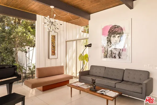 $10,000 | 4965 Calvin Avenue, Tarzana, CA 91356