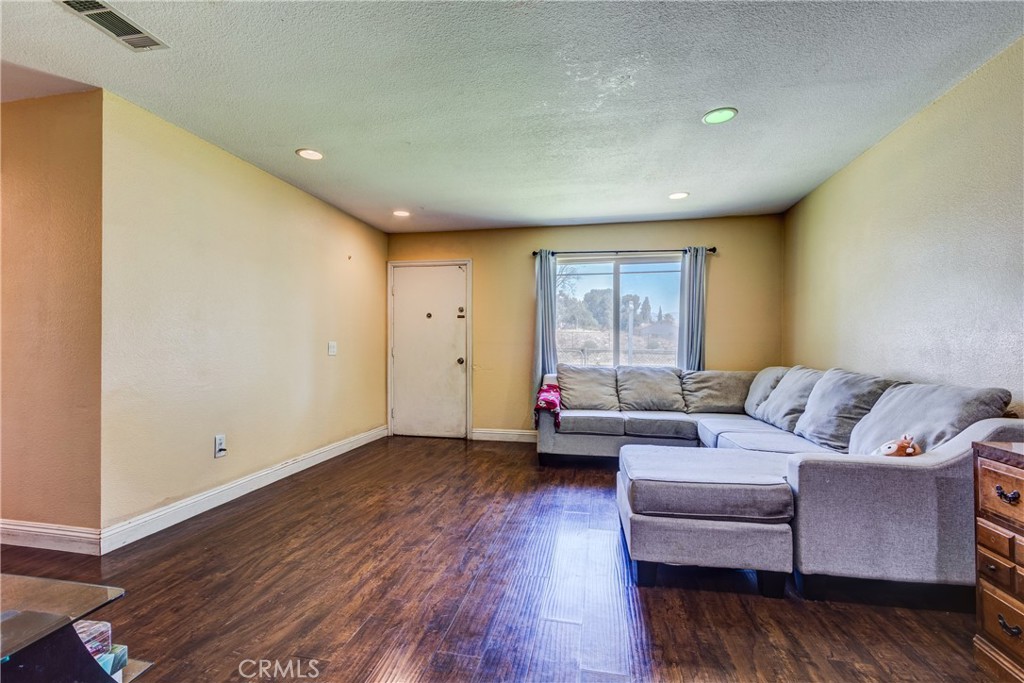 485 East Randall Avenue Rialto, CA 92376 - Photo 13 of 37